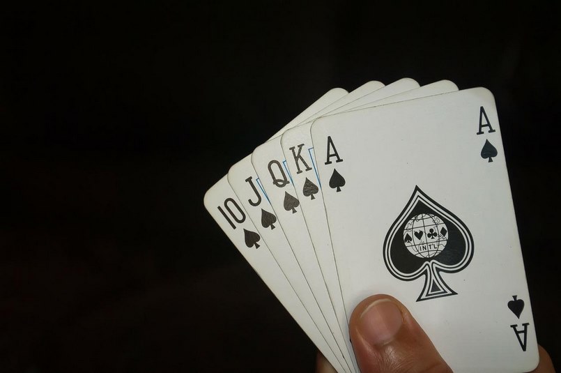 Thực chất chơi Poker online tiền thật là gì?